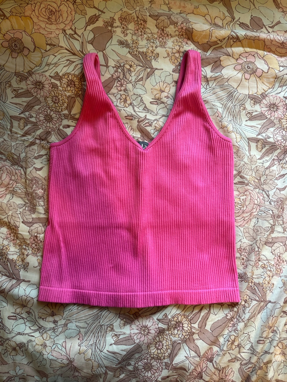 ARULA Vibrant Pink Ribbed V-Neck Tank